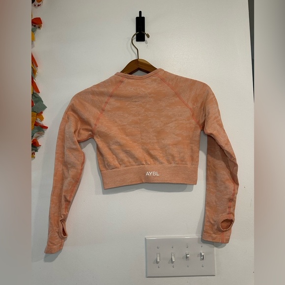 AYBL Evolve Seamless Long Sleeve Crop Top Peach Camo Womens Size Medium Gym - Picture 6 of 6
